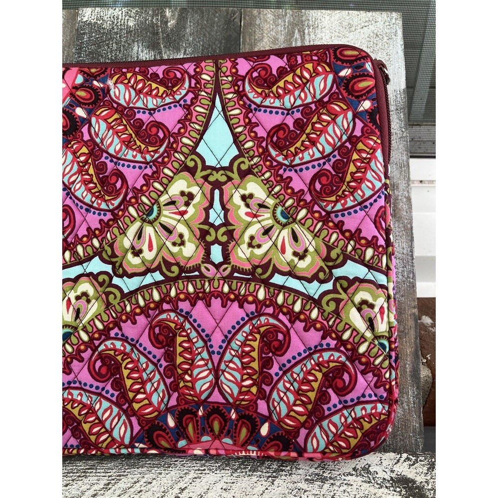 Vera Bradley's LAPTOP or TABLET SLEEVE PROTECTOR Resort Medallion NWT - Picture 3 of 5